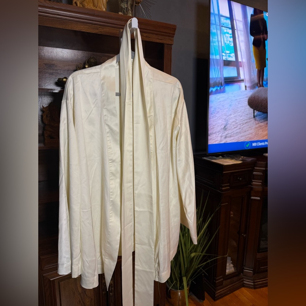Elegant Cream Satin Robe size Xs oversized